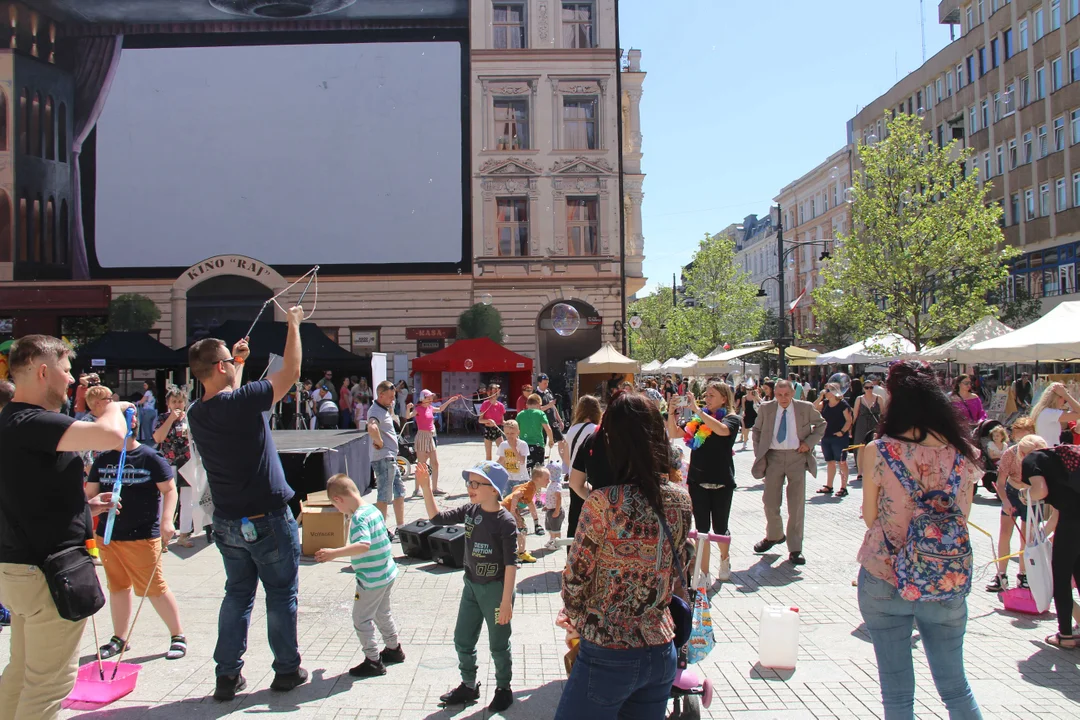 Piknik Europejski w pasażiu Schillera w Łodzi