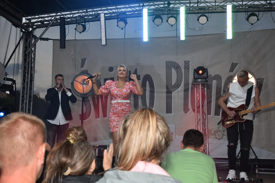 Tłumy mieszkańców bawiły się na dożynkowych koncertach w Żychlinie