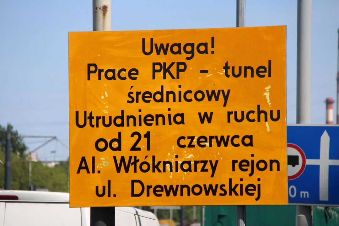 Utrudnienia dla kierowców na al. Włókniarzy w Łodzi