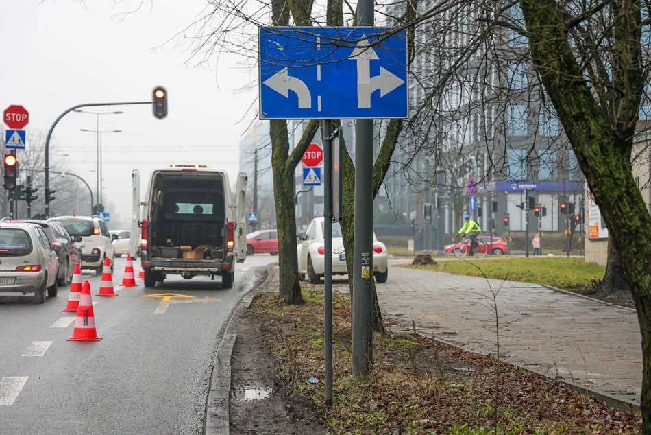 Zmiana dla kierowców na skrzyżowaniu Milionowej z al. Śmigłego-Rydza w Łodzi