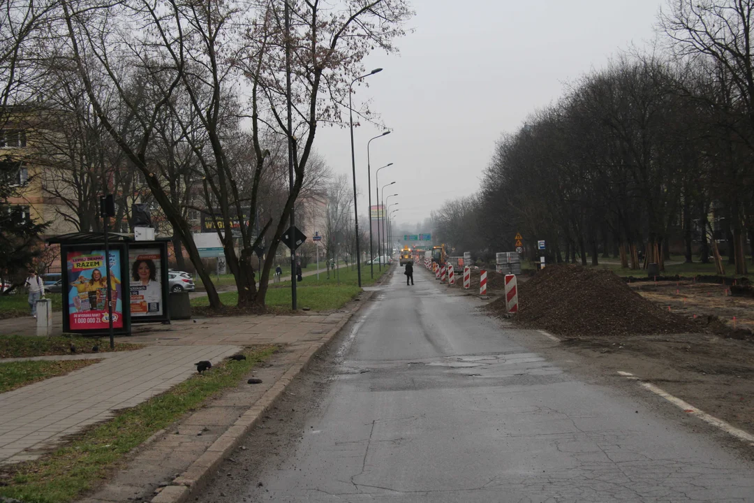 Utrudnienia dla pieszych i podróżnych MPK Łódź na Lutomierskiej