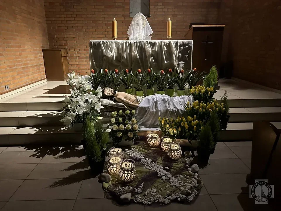 Groby Pańskie w kościołach w Łódzkiem
