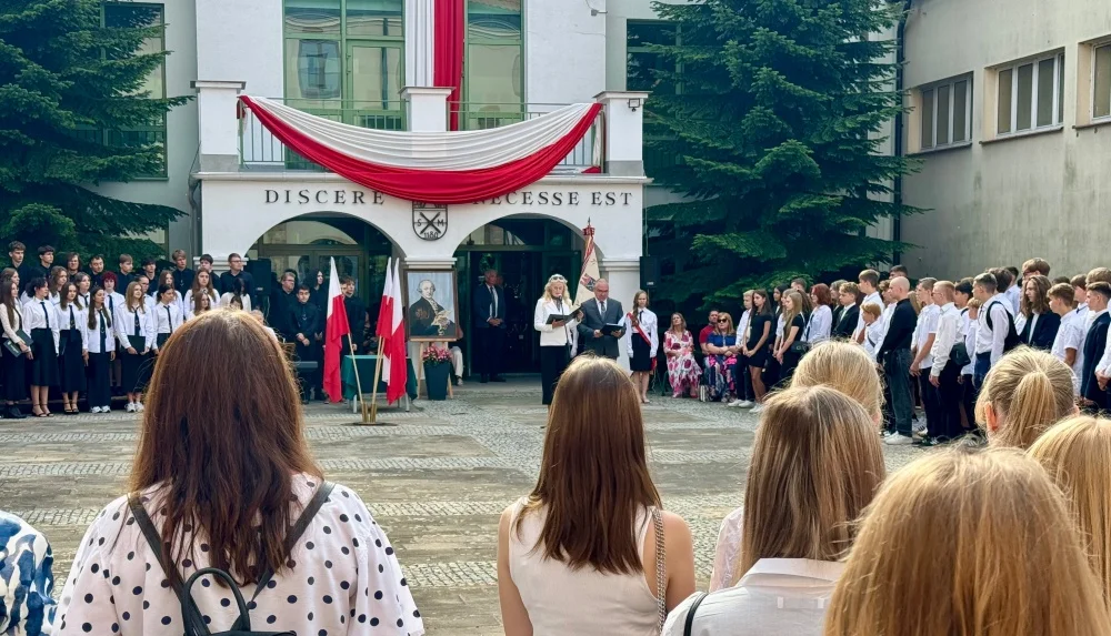 Mniej uczniów i uszczuplona podstawa programowa. "Oby to wyszło Wam na dobre" [ZDJĘCIA] - Zdjęcie główne