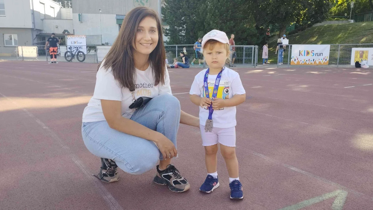 Ścigały się maluchy. Wielkie emocje podczas biegów "Kids Run" na stadionie AZS-u w Łodzi [zdjęcia] - Zdjęcie główne