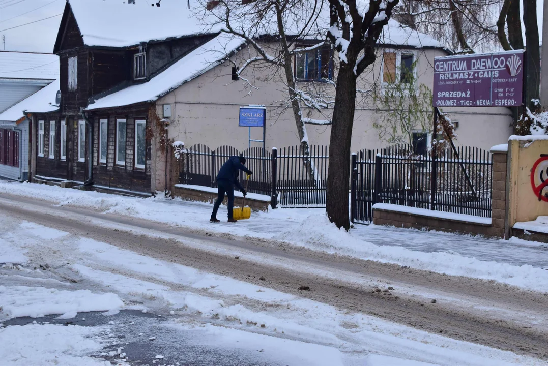 Mieszkańcy walczą z zimą. Stan dróg i chodników w Zgierzu [ZDJĘCIA] - Zdjęcie główne