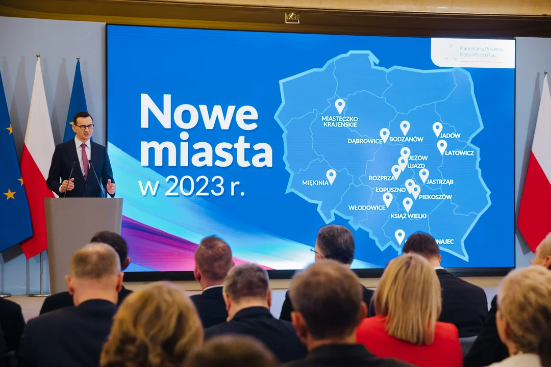 W powiecie kutnowskim pojawi się nowe miasto. Premier Morawiecki wręczył klucz do Dąbrowic