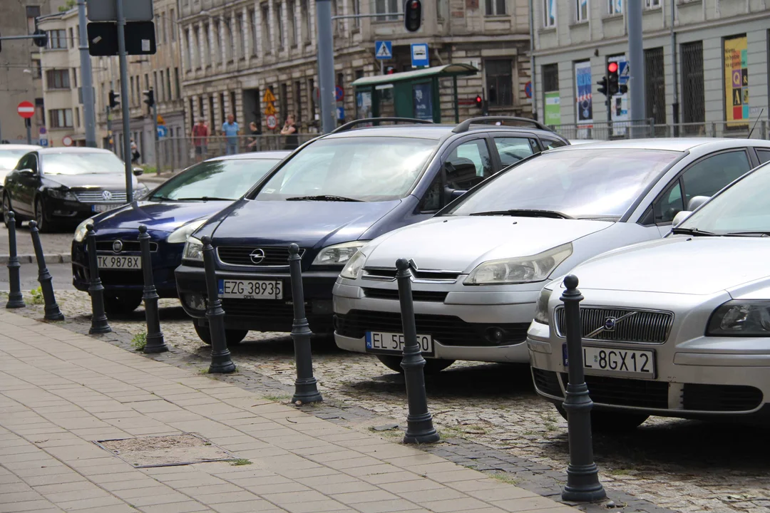 Parkowanie w pobliżu Piotrkowskiej nie jest łatwe