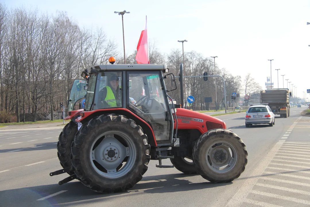 Protest rolników w Łodzi - skrzyżowanie Aleksandrowska/Szczecińska