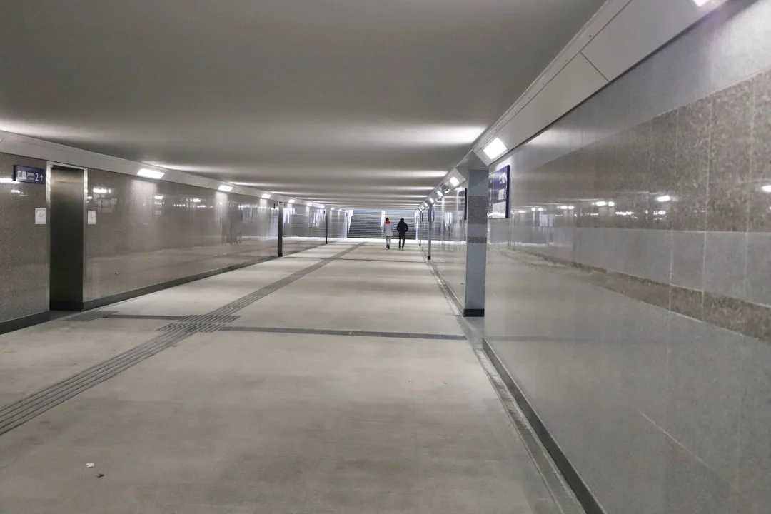 Tunel na dworcu PKP w Kutnie został otwarty. Mieszkańcy mówią o pierwszych niedociągnięciach