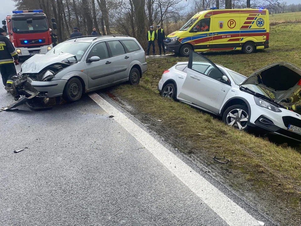 Uwaga, wypadek na trasie Kutno - Piątek. Są utrudnienia w ruchu, trwa akcja służb [ZDJĘCIA] - Zdjęcie główne