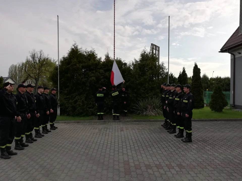 Łęczyccy strażacy uczcili Dzień Flagi Państwowej [ZDJĘCIA] - Zdjęcie główne