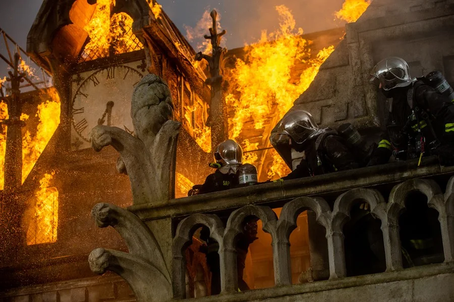 „Notre-Dame płonie” (ocena w serwisie Filmweb 6,2)