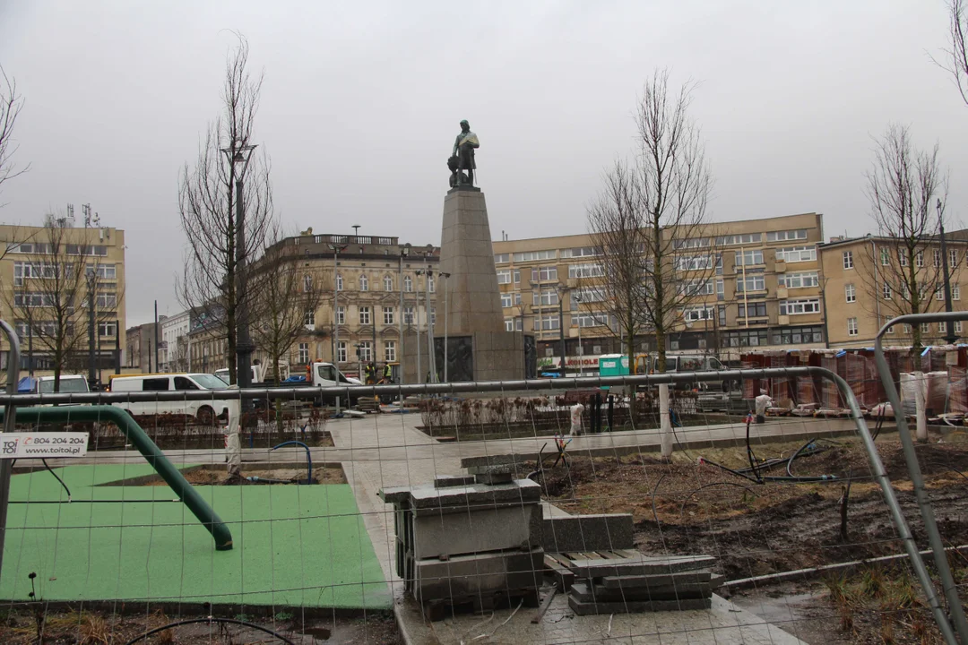 Plac Wolności w Łodzi wciąż placem budowy