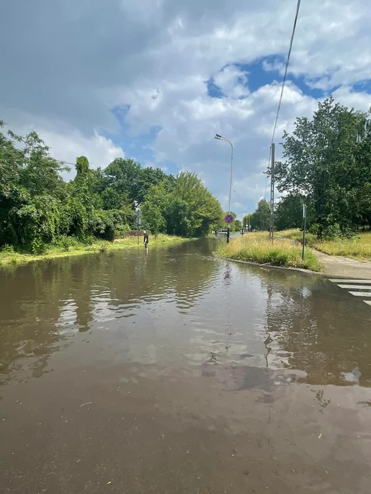 Gwałtowne nawałnice przechodzą przez dzielnice Łodzi.