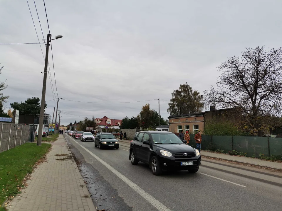 Dzień Wszystkich Świętych na cmentarzu komunalnym w Zgierzu