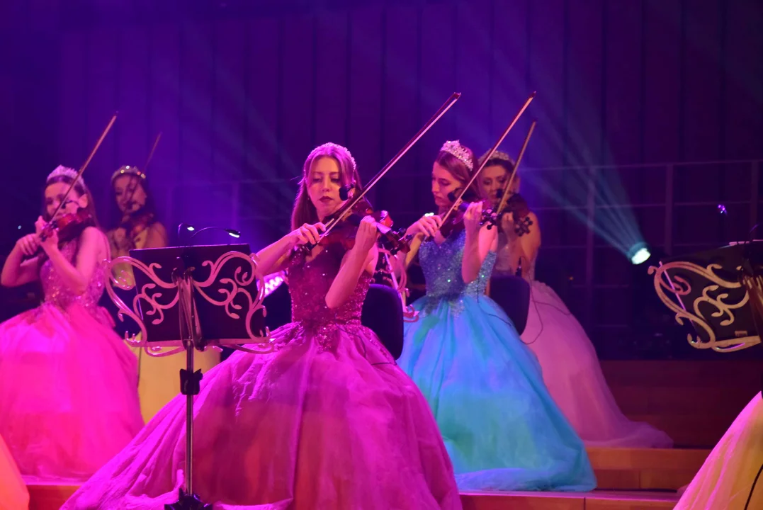 Księżniczki na scenie Filharmonii Łódzkiej. Muzyka poważna na wesoło [ZDJĘCIA] - Zdjęcie główne