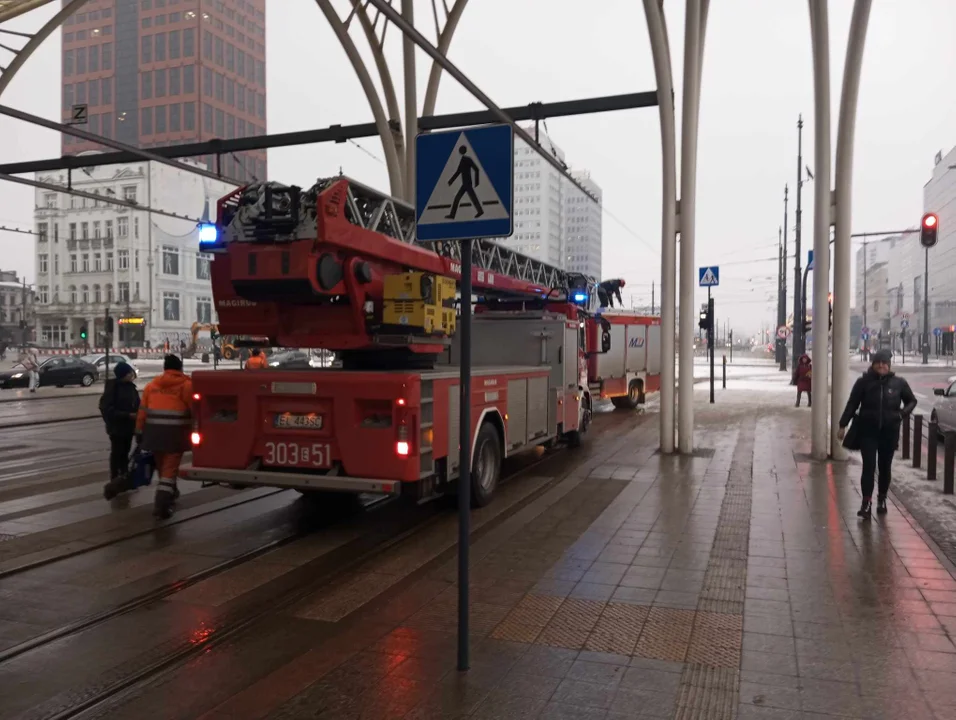 Akcja służb ratunkowych na Piotrkowskiej Centrum w Łodzi