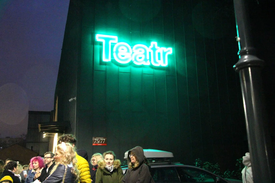 Neon na budynku Teatru Pinokio w Łodzi