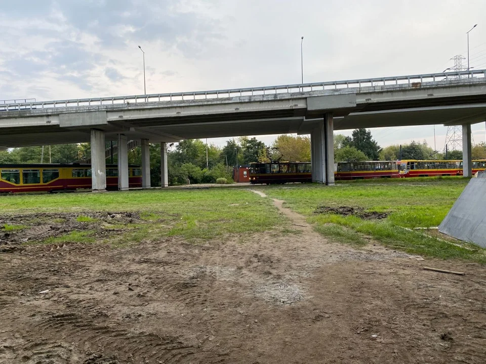 Stacja Łódź Dąbrowa w czasie remontu wiaduktów