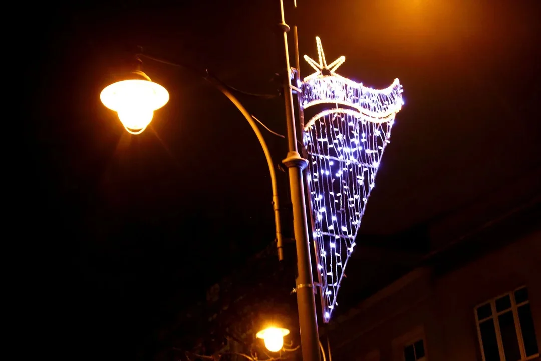 Tak świąteczne iluminacje i wigilia miejska wyglądały w minionym roku (2021)
