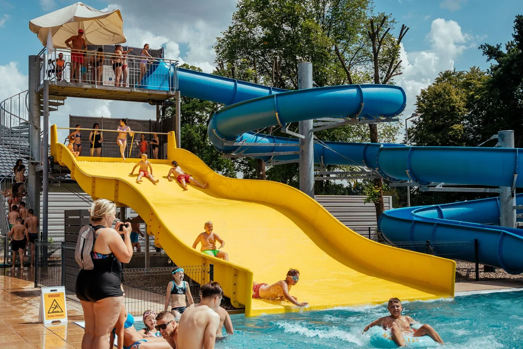Zmodernizowany basen w Wiśniowej Górze pod Łodzią to hit tych wakacji! Są zjeżdżalnie, leżaki i mnóstwo atrakcji [ZDJĘCIA] - Zdjęcie główne