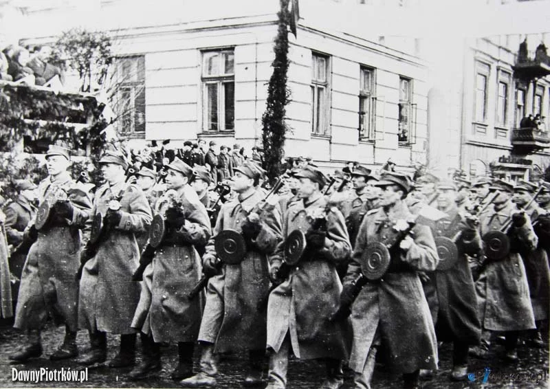 Armia Czerwona i Wojsko Polskie w Piotrkowie. 18 stycznia to rocznica wyzwolenia miasta spod okupacji niemieckiej [FOTO] - Zdjęcie główne