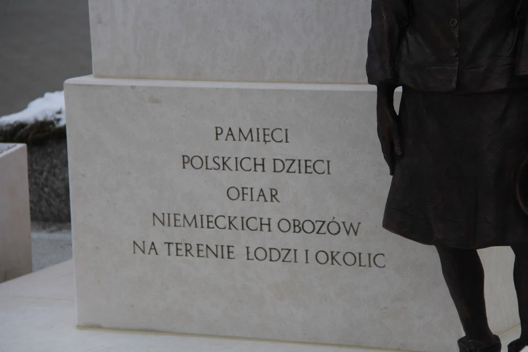 Pomnika Pamięci Dzieci Polskich – Ofiar Niemieckich Obozów na Terenie Łodzi i Okolic.