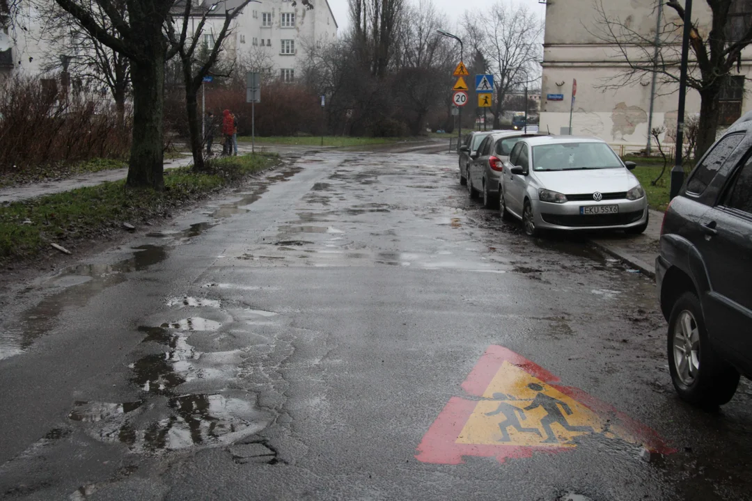 Kierowcy czekają na remont ulicy Leczniczej w Łodzi