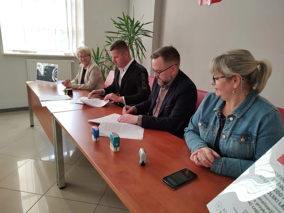 Podpisanie umowy na budowę kanalizacji w Żychlinie