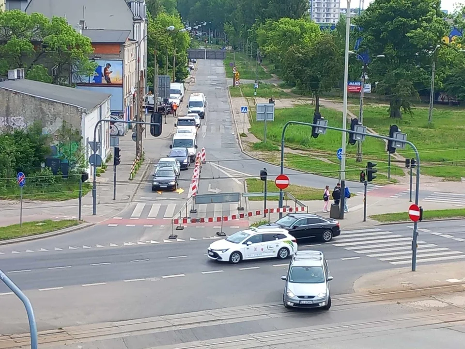 Utrudnienia w Łodzi. Zablokowane skrzyżowanie z al. Włókniarzy [6 maja] - Zdjęcie główne