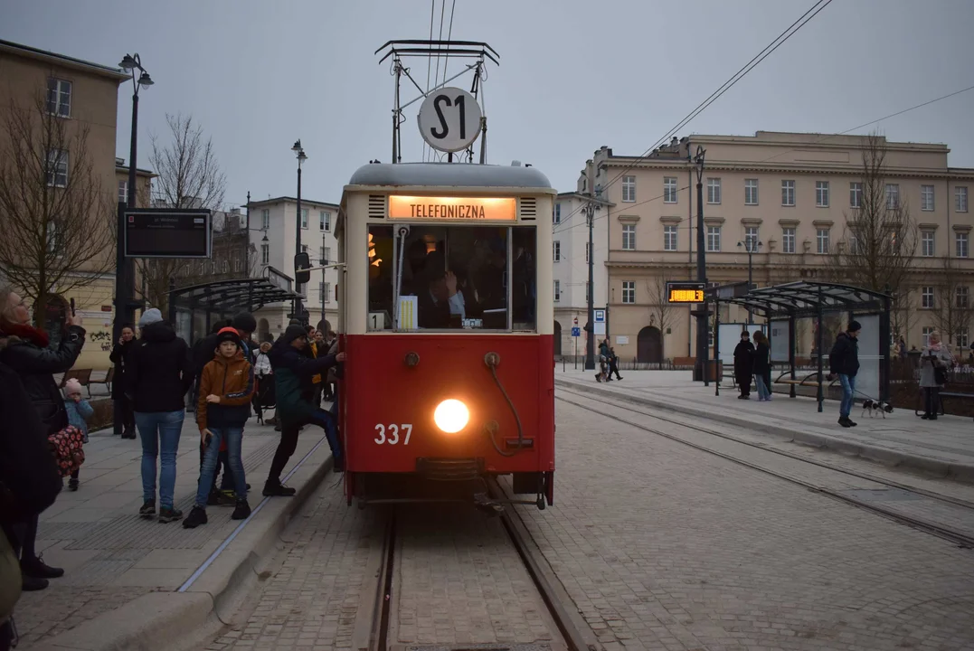 Zabytkowy tramwaj na placu Wolności