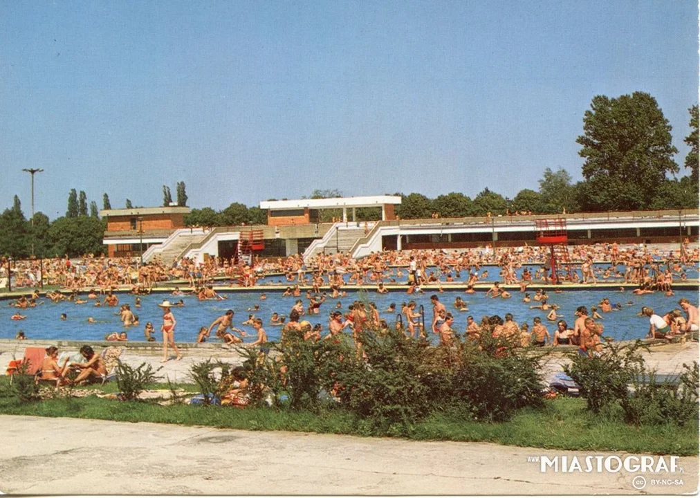 Kąpielisko w latach 80-tych. Już wtedy z części obiektu korzystali naturyści
