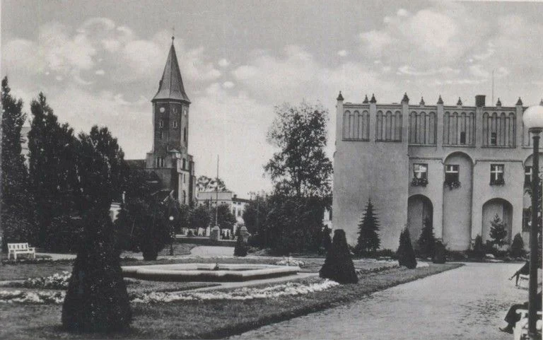 Park przy dworze założono w 1901 r. Imię Juliusza Słowackiego nadano mu w 1918 r.