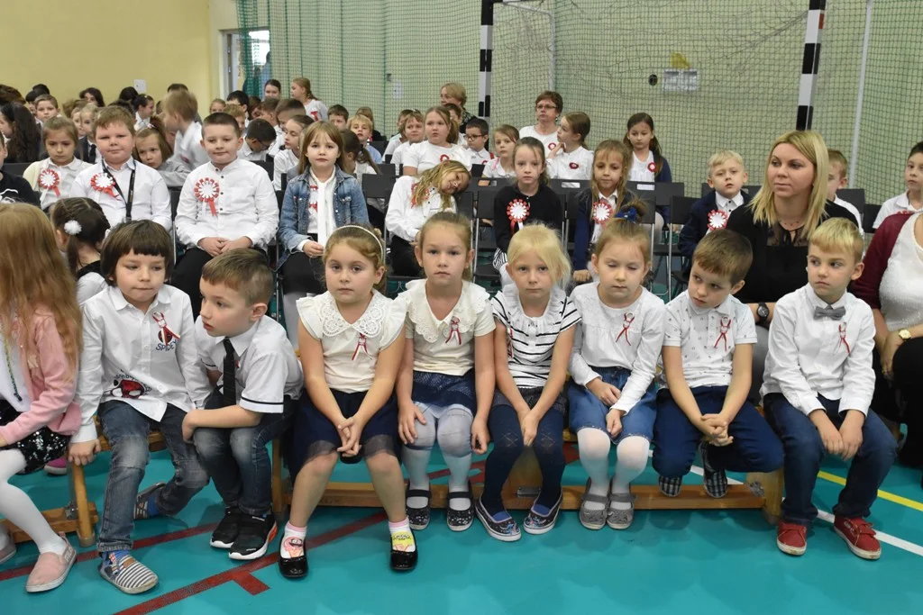 Uczniowie "Szóstki" uczcili 104. rocznicę odzyskania niepodległości