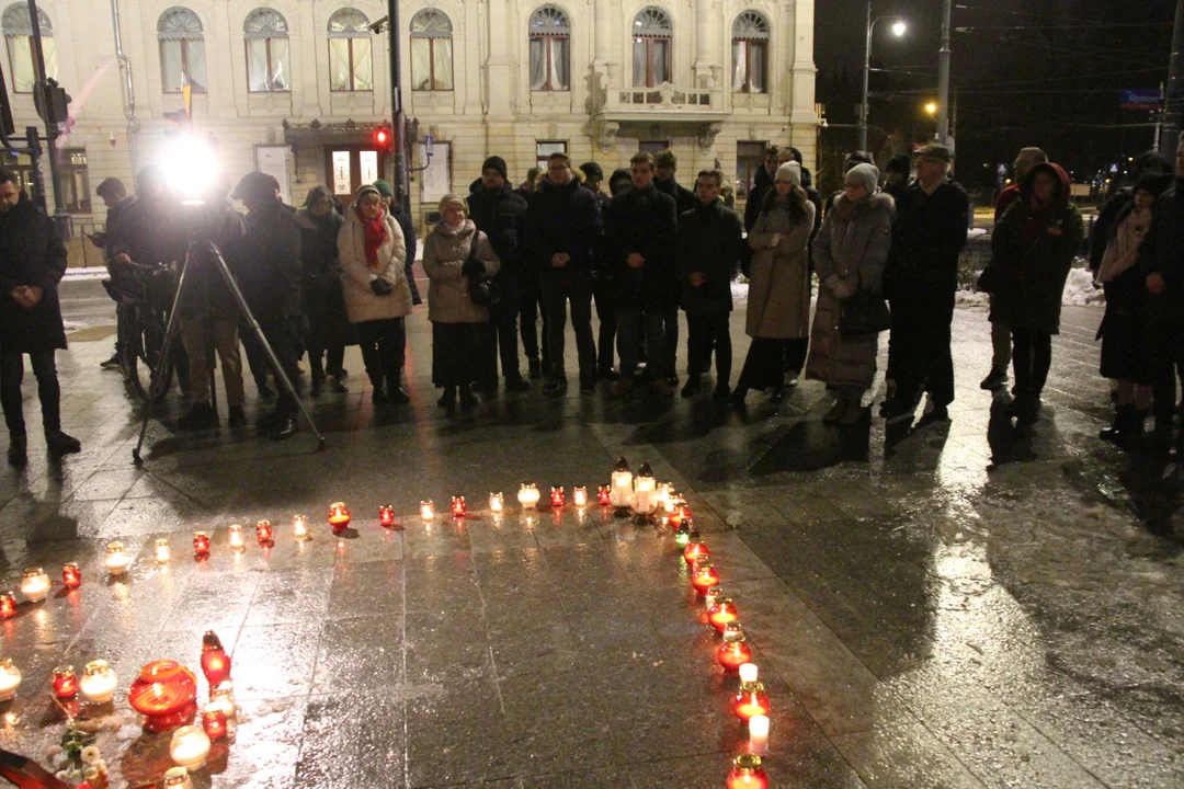 Piąta rocznica śmierci Pawła Adamowicza na pl. Wielkiej Orkiestry Świątecznej Pomocy w Łodzi