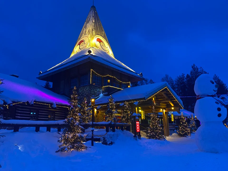 Święta na biegunie północnym? Tak wygląda prawdziwa wioska Mikołaja w Laponii [ZDJĘCIA] - Zdjęcie główne