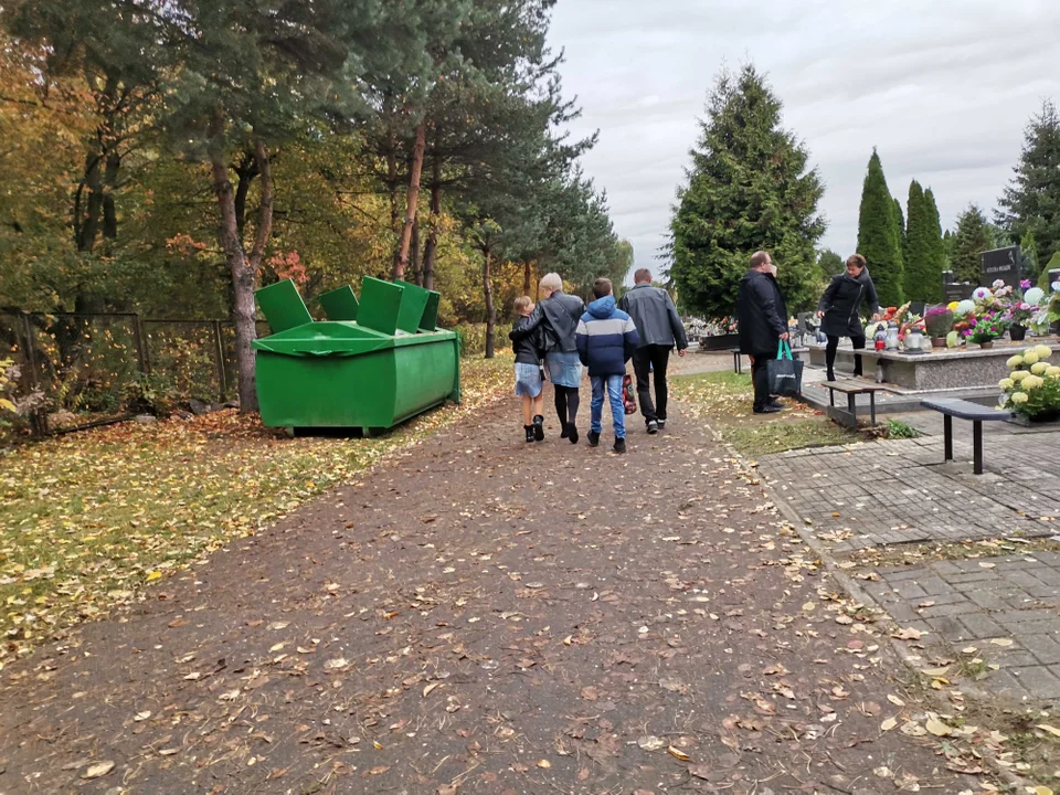 Dzień Wszystkich Świętych na cmentarzu komunalnym w Zgierzu