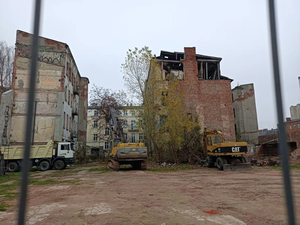 Z Zachodniej w Łodzi znikają stare kamienice. Miasto planuje więcej rozbiórek [zdjęcia] - Zdjęcie główne