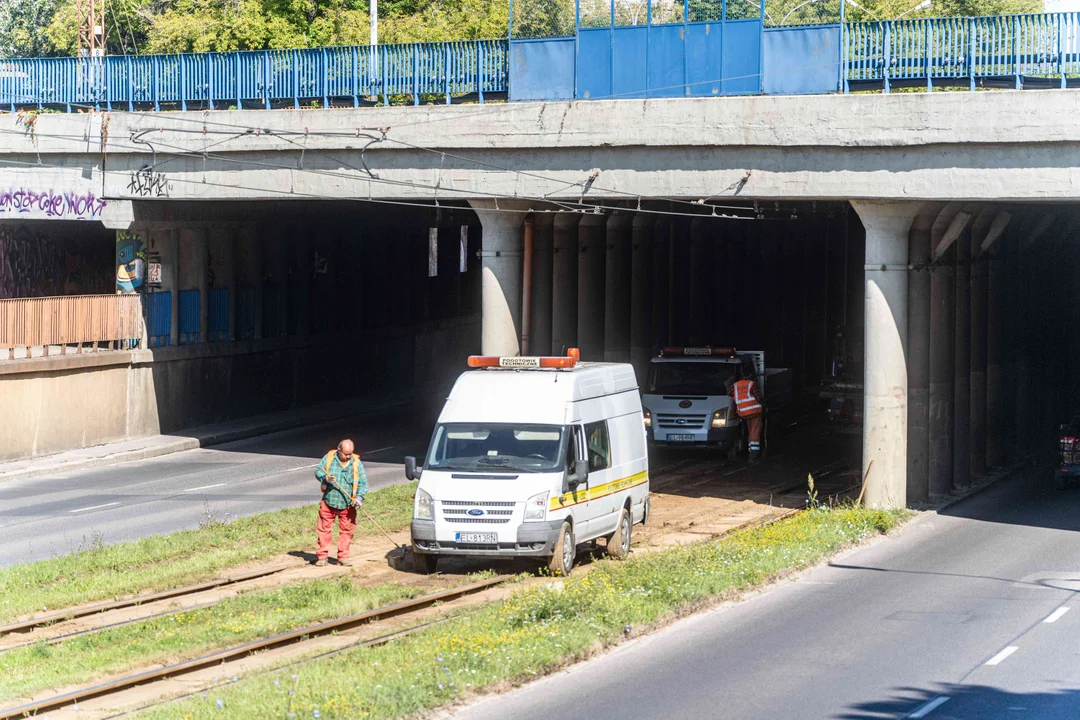 Krańcówka na Chojnach bez tramwajów. Kursują autobusy zastępcze. Jak dojechać na Rzgowską? - Zdjęcie główne