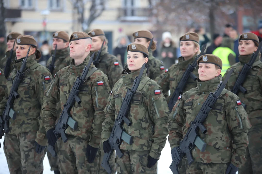 Uroczystą przysięgę złożyli dziś na Placu Piłsudskiego w Kutnie żołnierze 9 Łódzkiej Brygady Wojsk Obrony Terytorialnej