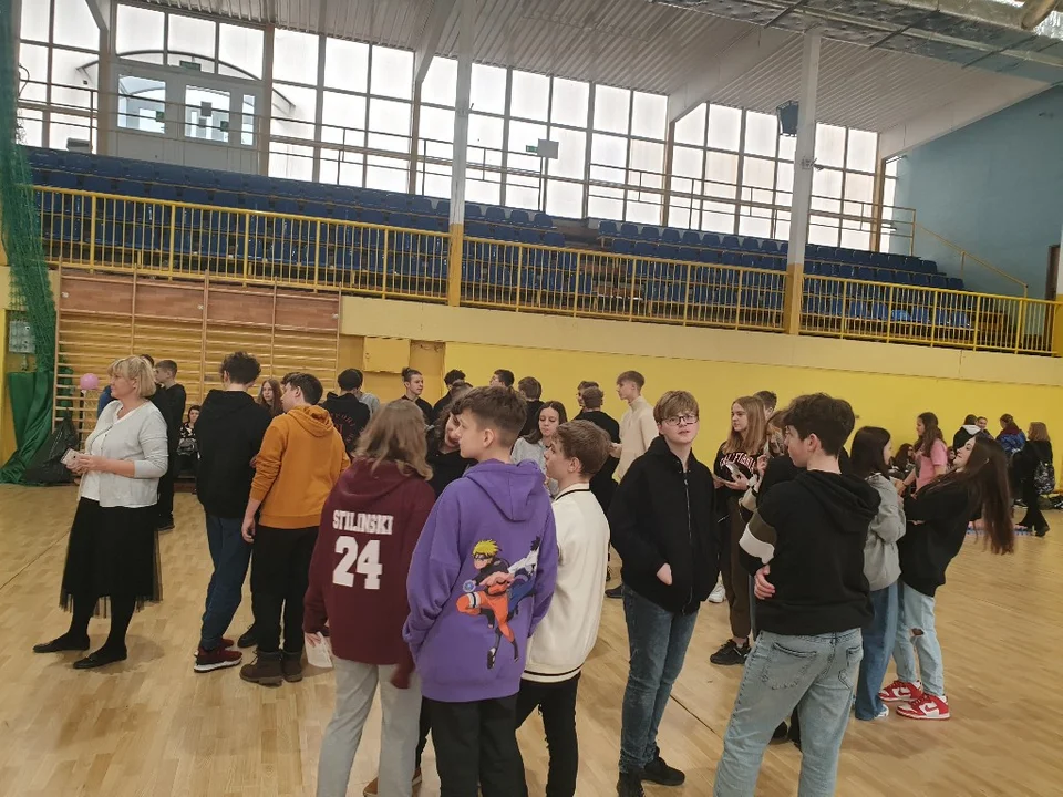 Targi Edukacyjne w Ozorkowie. Jakie szkoły odwiedziły dziś halę sportową?