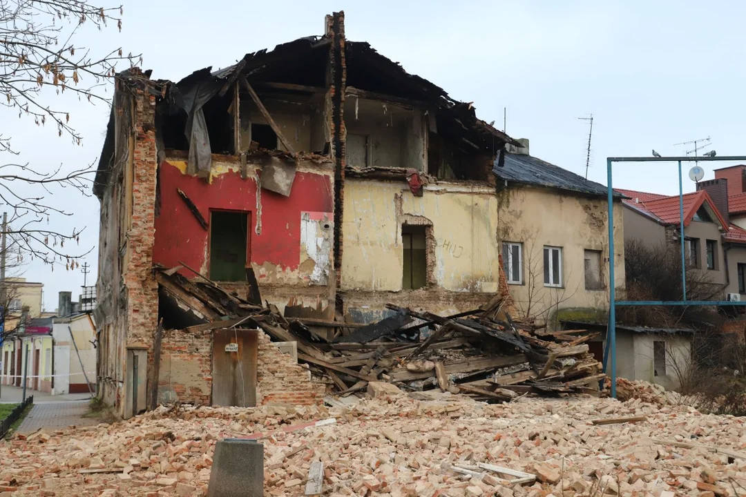 Co z zawaloną kamienicą w centrum Kutna? Miasto wydało komunikat