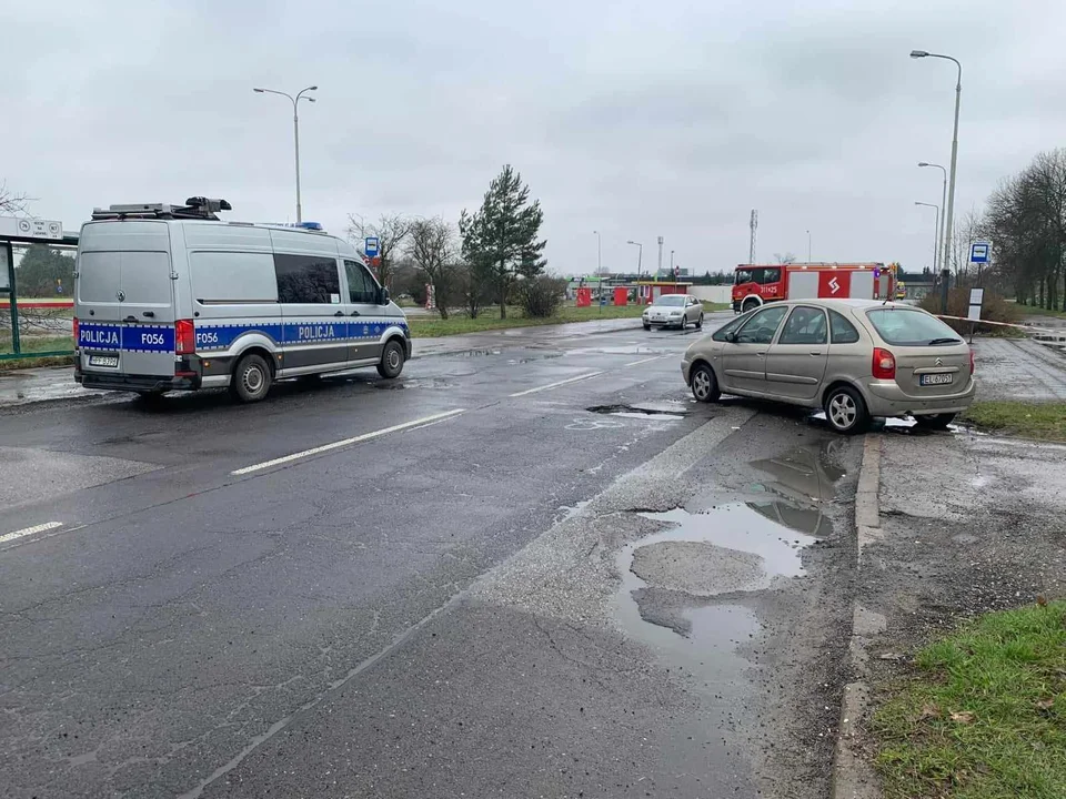 Tragiczny wypadek na Retkini. Pod kołami samochodu zginęła kobieta! [ZDJĘCIA] - Zdjęcie główne