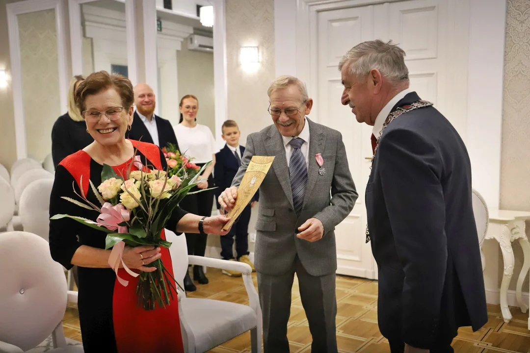 Państwo Zofia i Krzysztof Andrysiewiczowie świętowali w Urzędzie Stanu Cywilnego 50. rocznicę ślubu