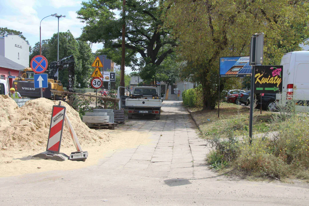 Kolejny objazd, który jest poprowadzony... chodnikiem