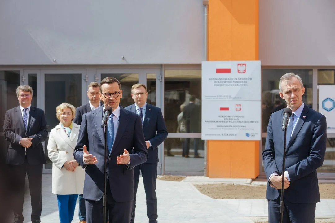 Premier Morawiecki w regionie. W Gostyninie odwiedził przedszkole, zajechał też do Staroźreb - Zdjęcie główne