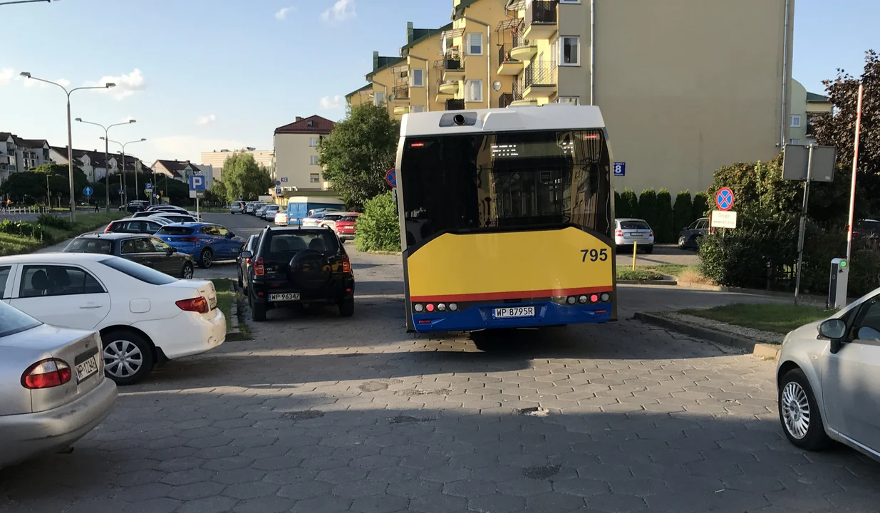 Wraca sprawa pętli autobusowej. Mieszkańcy Podolszyc chcą poprawy bezpieczeństwa [ZDJĘCIA] - Zdjęcie główne