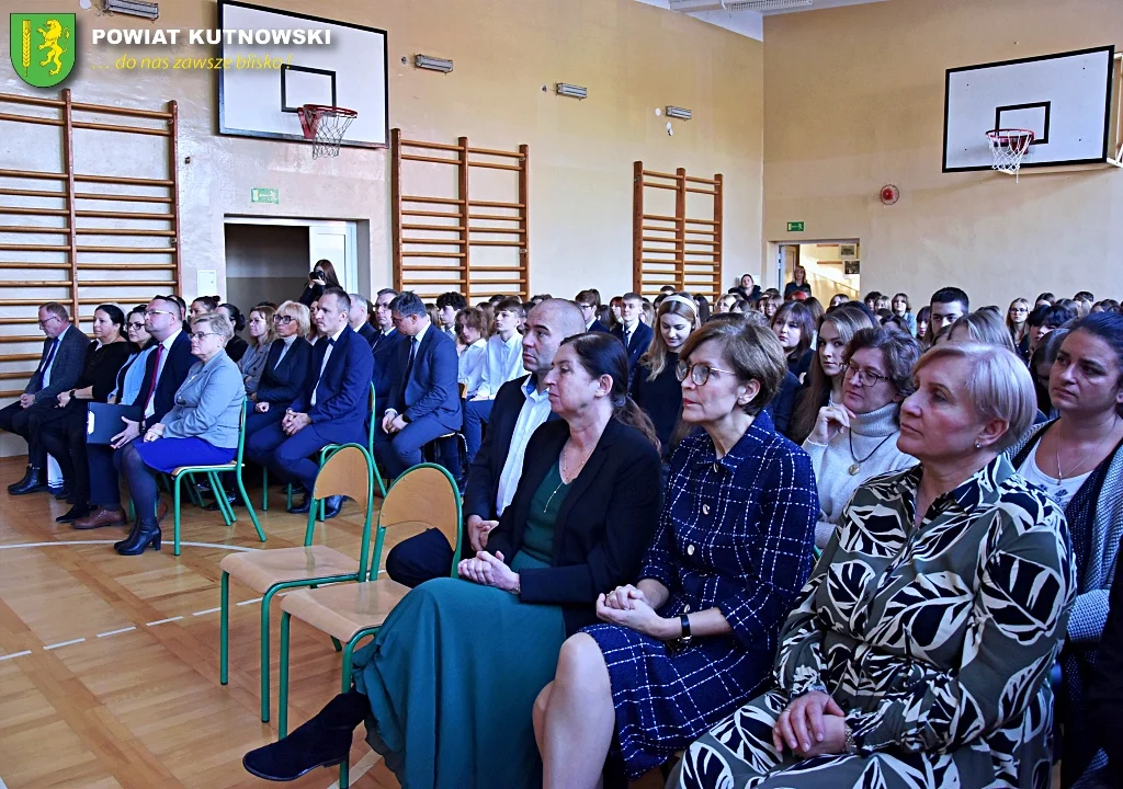 Ślubowanie klas pierwszych i Święto Patrona Szkoły w "Kasprowiczu"