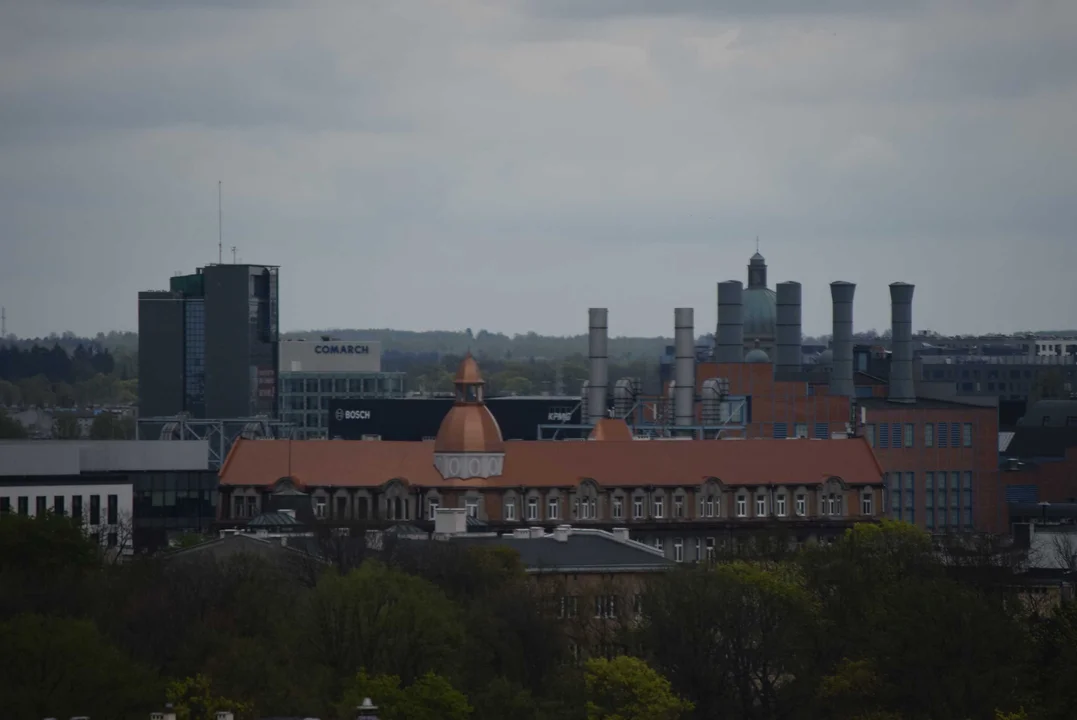 Panorama miasta widziana z wieżowca Red Tower