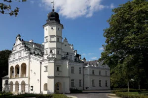 Pałac rodziny Zakrzewskich herbu Wyssogota znajduje się w Poddębicach